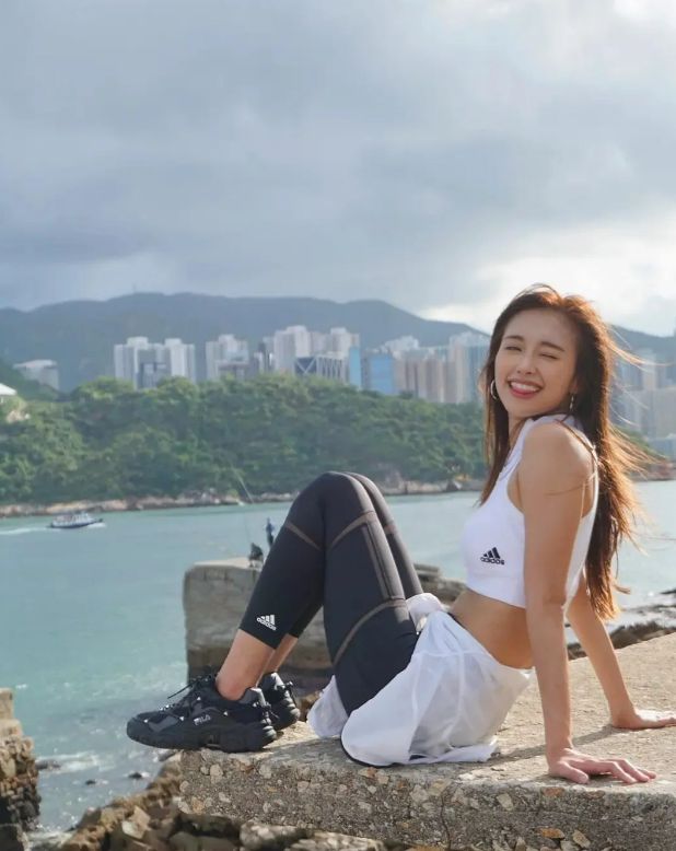 TVB小花曾淑雅转行当瑜伽教练后生意火爆学员是清一色的男生。IM电竞 电子竞技平台(图4)